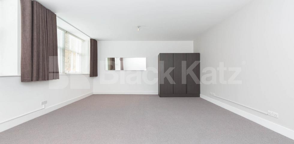 			2 Bedroom, 2 bath, 1 reception Apartment			 TABERNACLE STREET EC2A, OLD STREET - SHOREDITCH - LIVERPOOL STREET